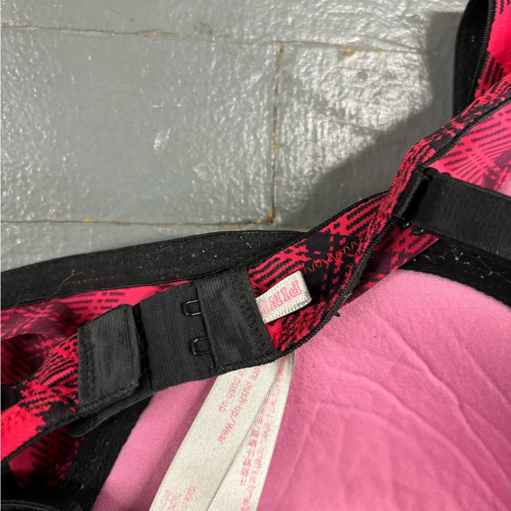 - Pink bra - Picture 4 of 5